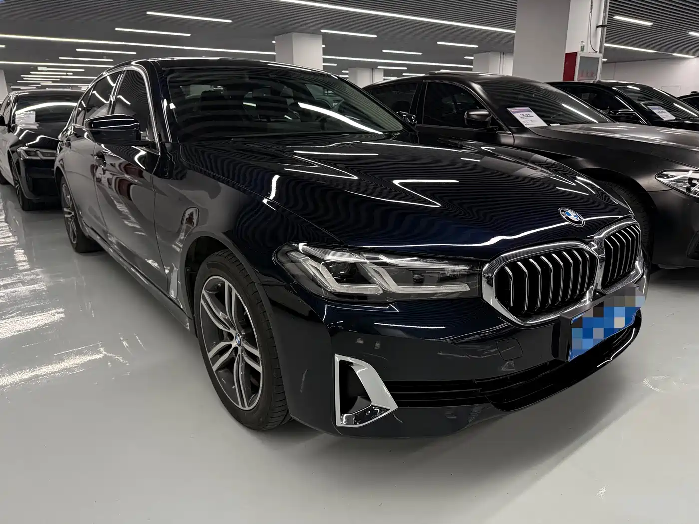BMW 5 Series 2023 530Li Leading M Sport Package фото 2