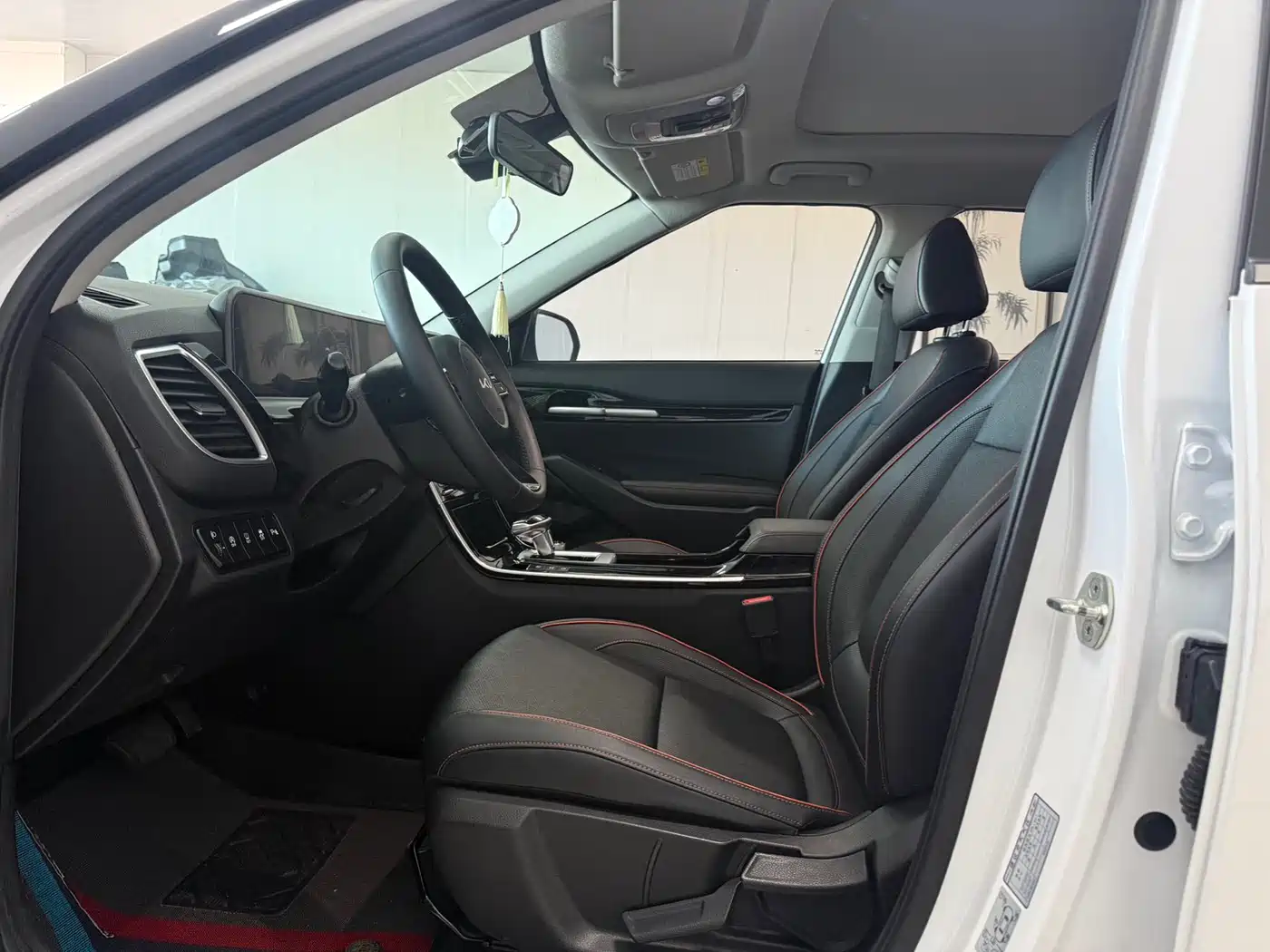 Kia Seltos 2023 1.5L CVT Premium Edition фото 10
