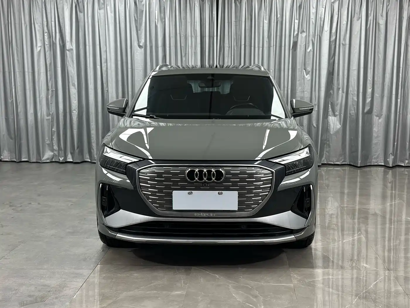 AUDI Q4 E TRON