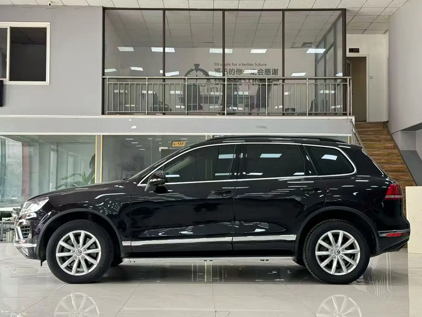 Фото 3 - Volkswagen Touareg