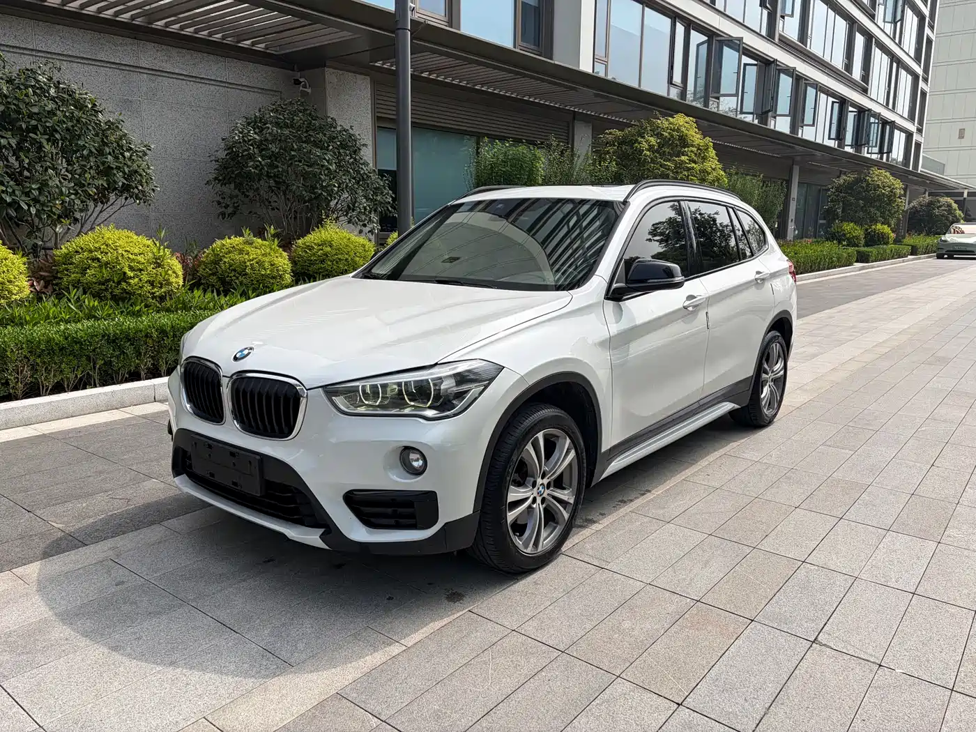 BMW X1 2018 sDrive18Li Premium Model фото 2
