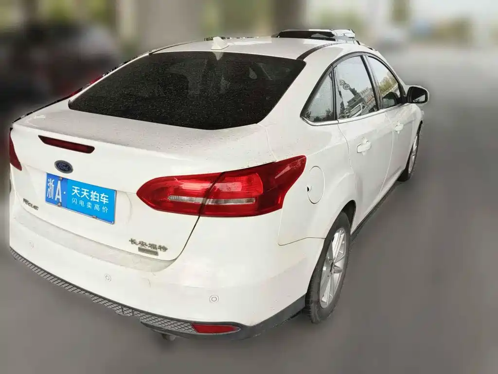 Фото 2 - Ford Focus