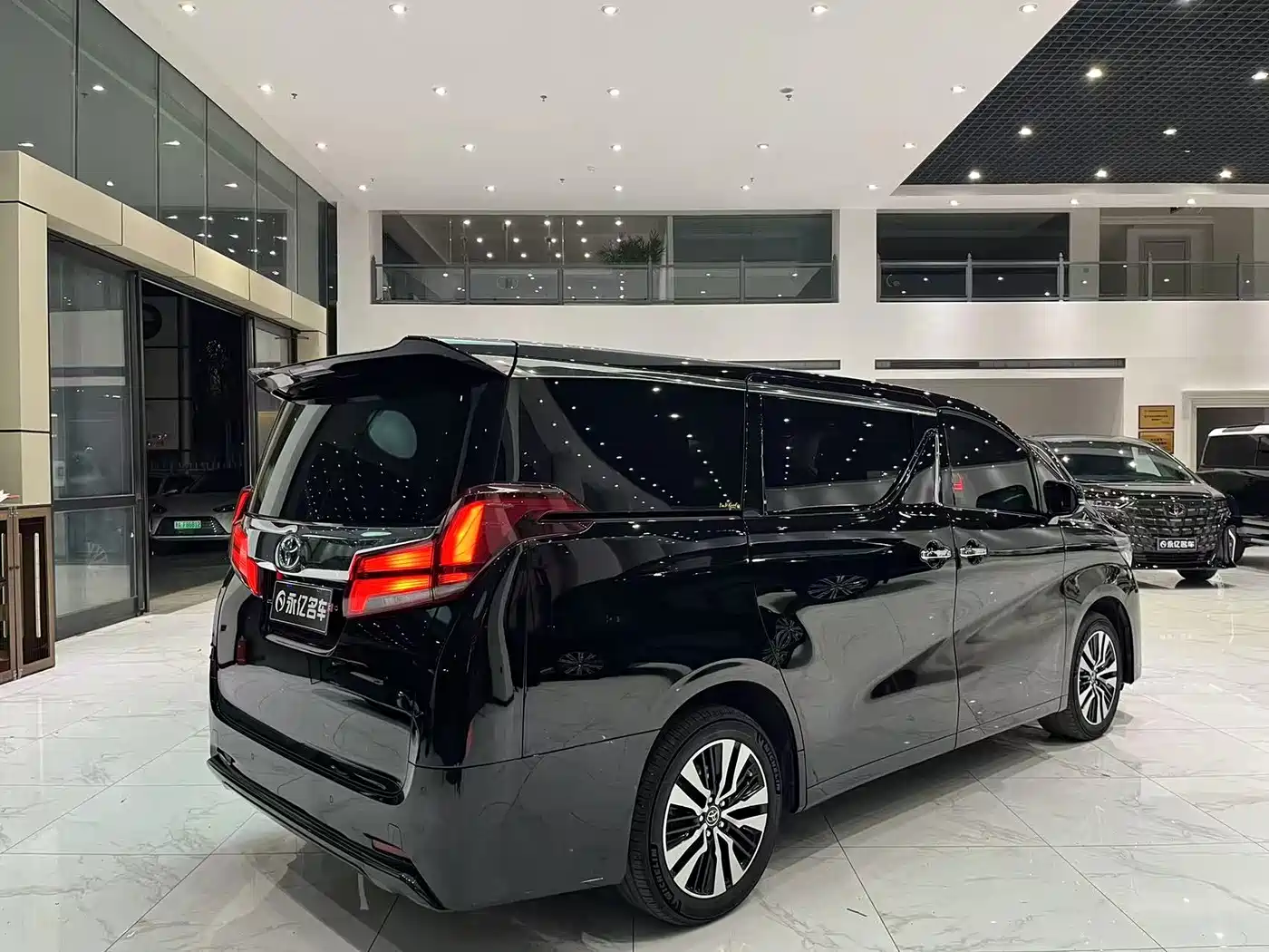 Toyota Alphard 2018 Facelift 3.5L Premium Edition фото 12