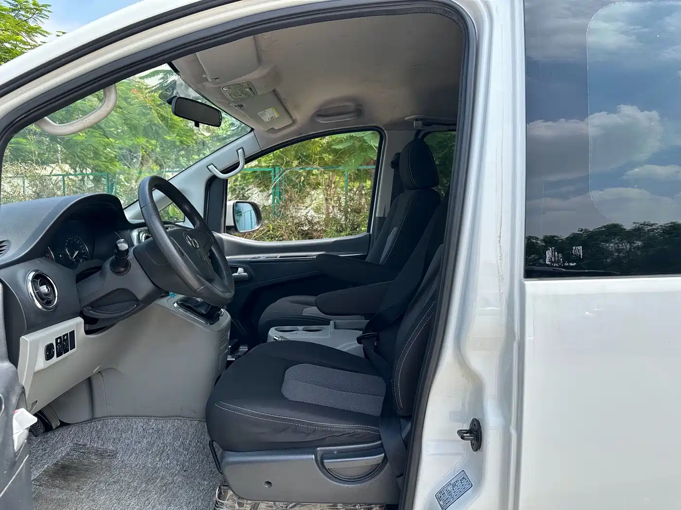 JAC Refine M3 2016 2016 IKEA Edition 1.6L Luxury Smart