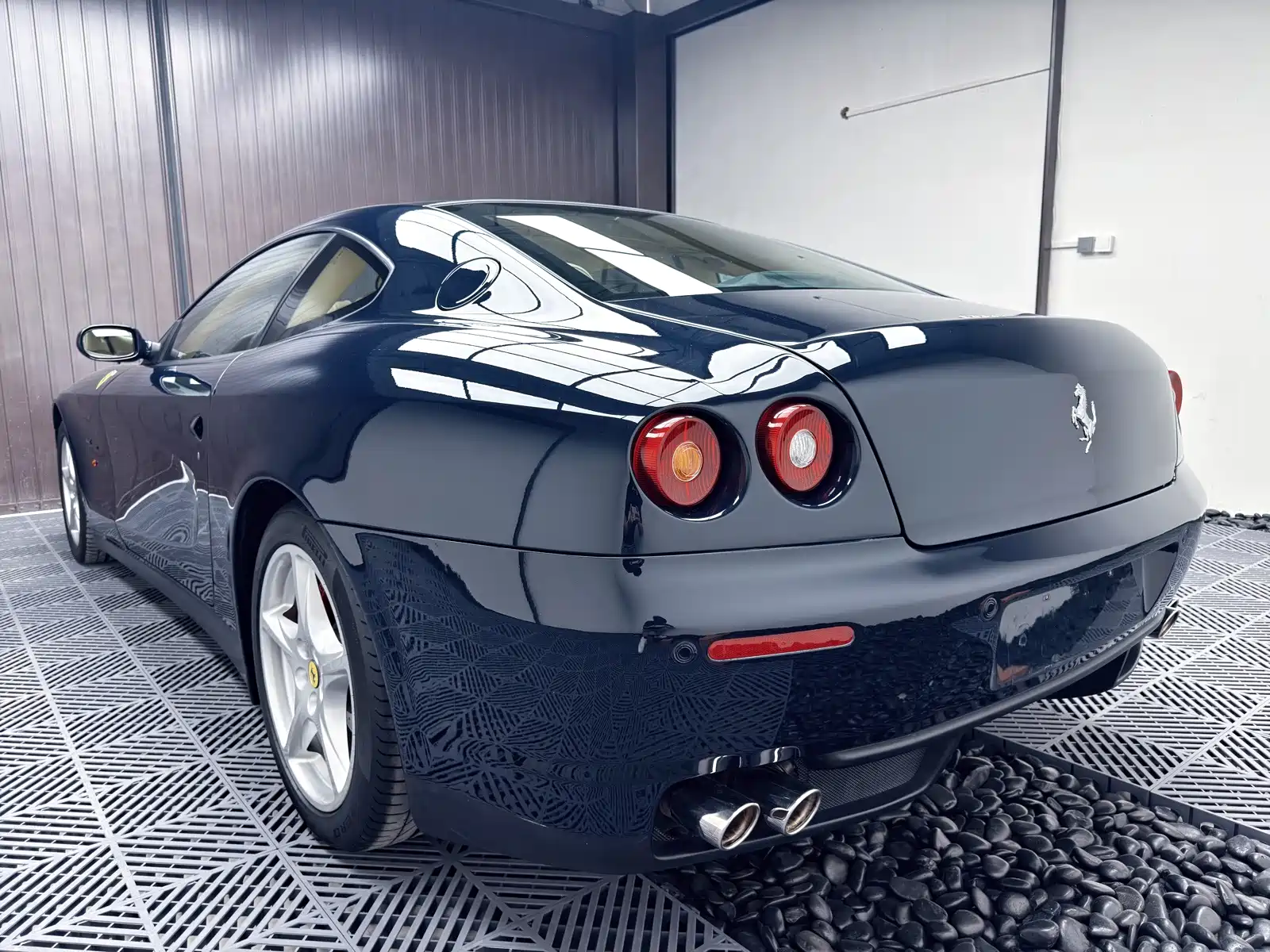 Photo 8 - Ferrari 612