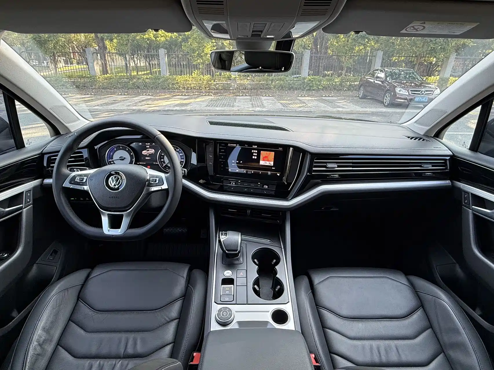 Фото 12 - Volkswagen Touareg