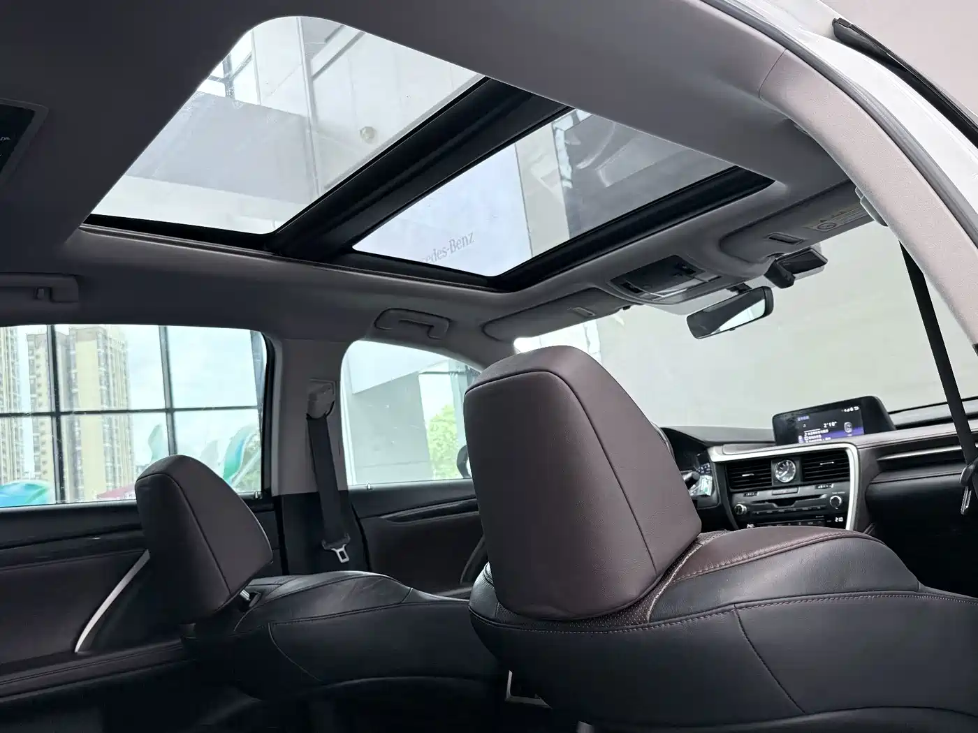 Фото 18 - Lexus RX