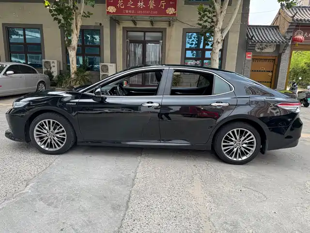 Toyota Camry 2018 Hybrid 2.5HG Luxury Edition — фото 3
