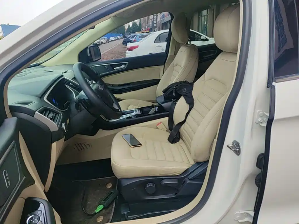 Photo 15 - Ford Edge