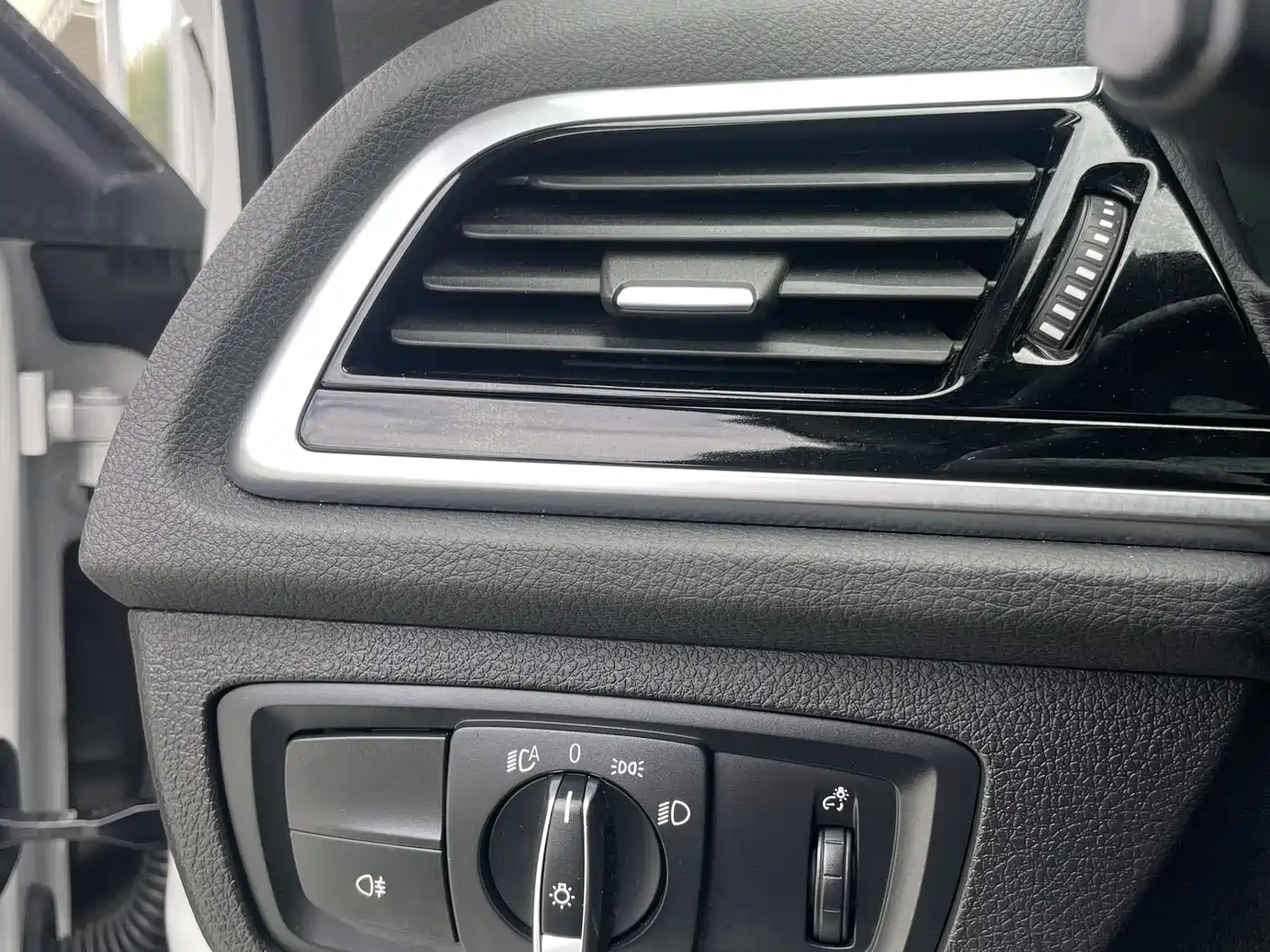 BMW 1 Series 2022 120i M Sport Shadow Edition фото 9
