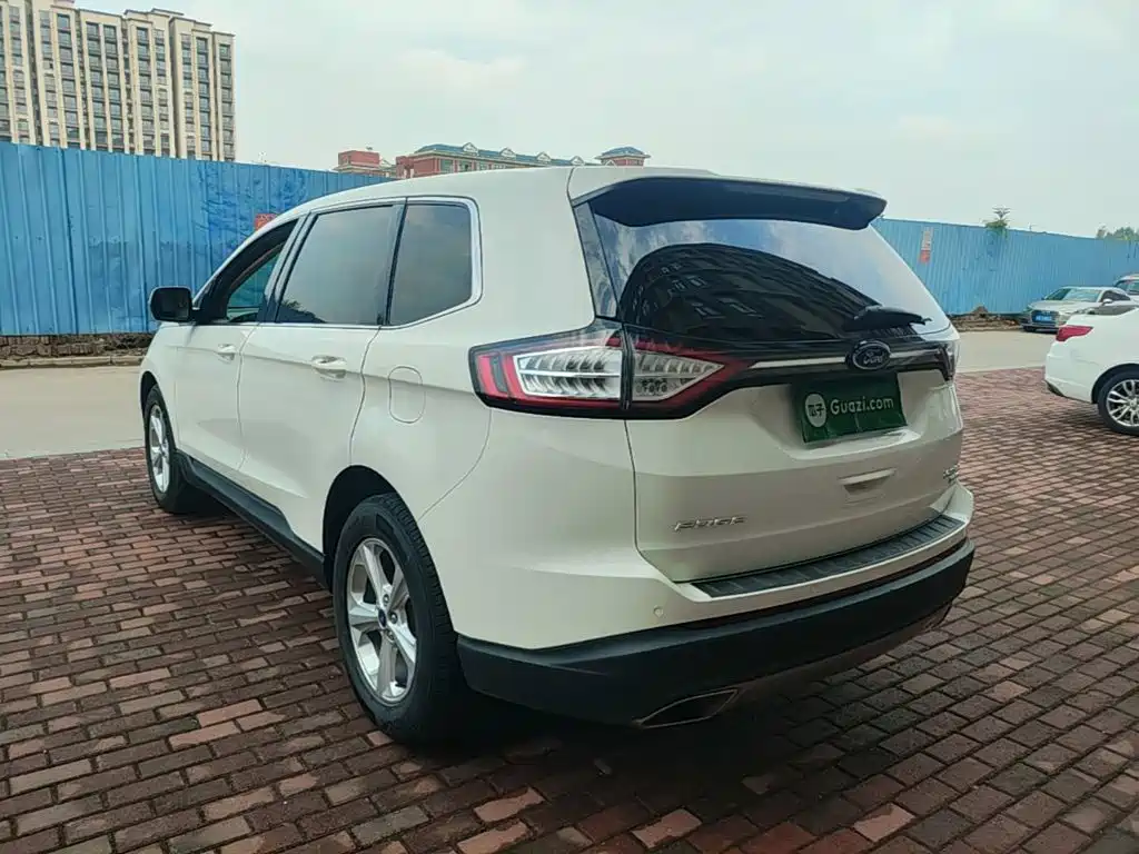 Photo 5 - Ford Edge