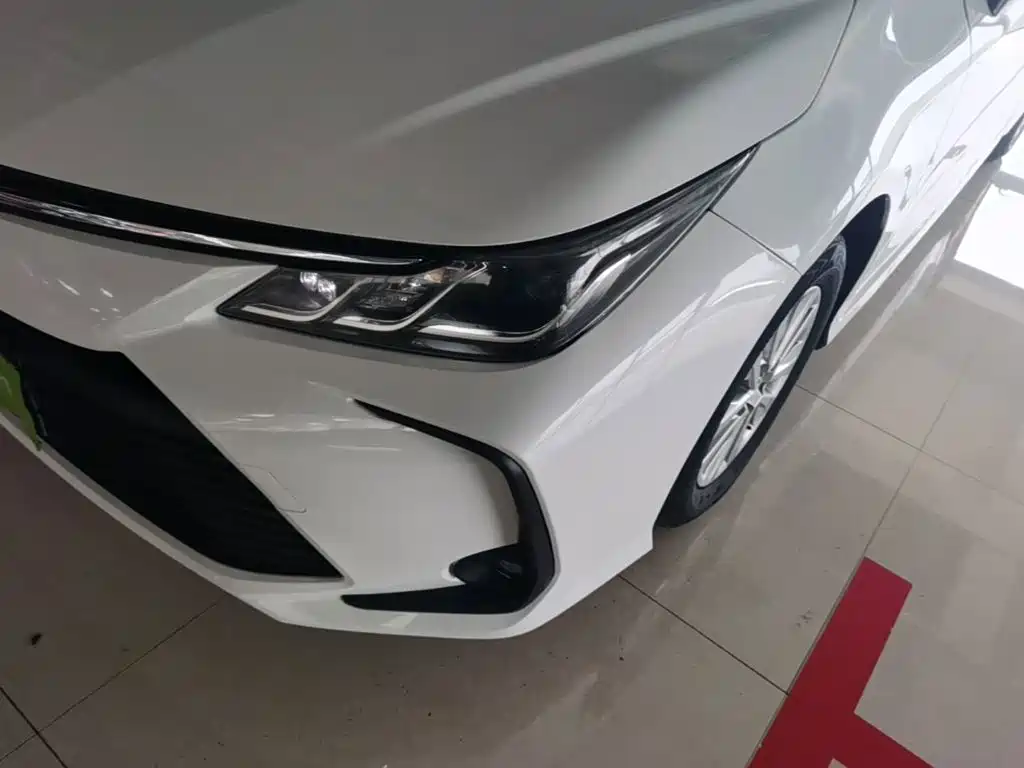Фото 24 - Toyota Corolla