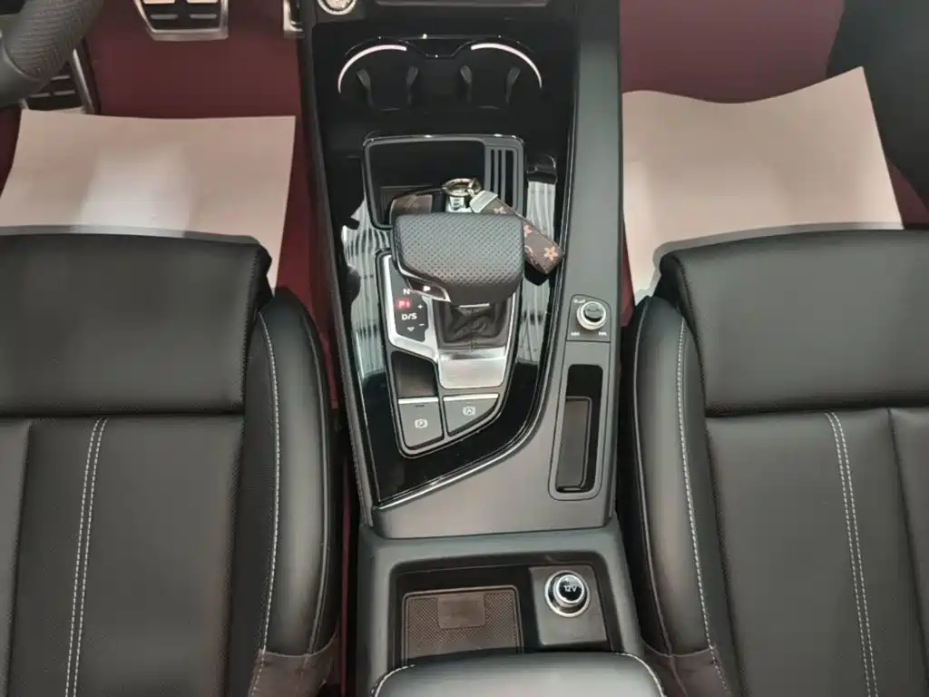 Audi A4L 2025 2024 40 TFSI Luxury Dynamic