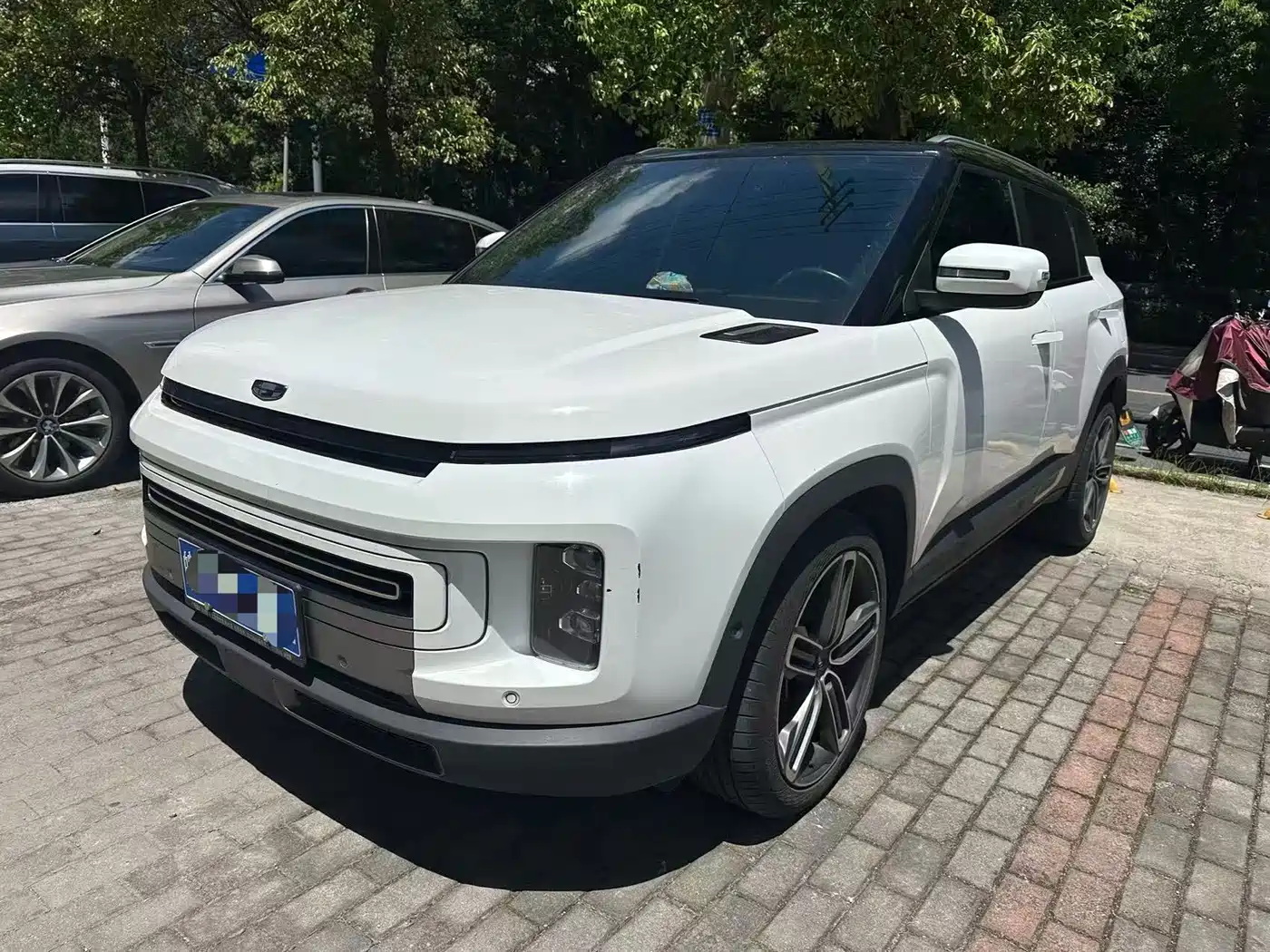 Фото 1 - Geely ICON