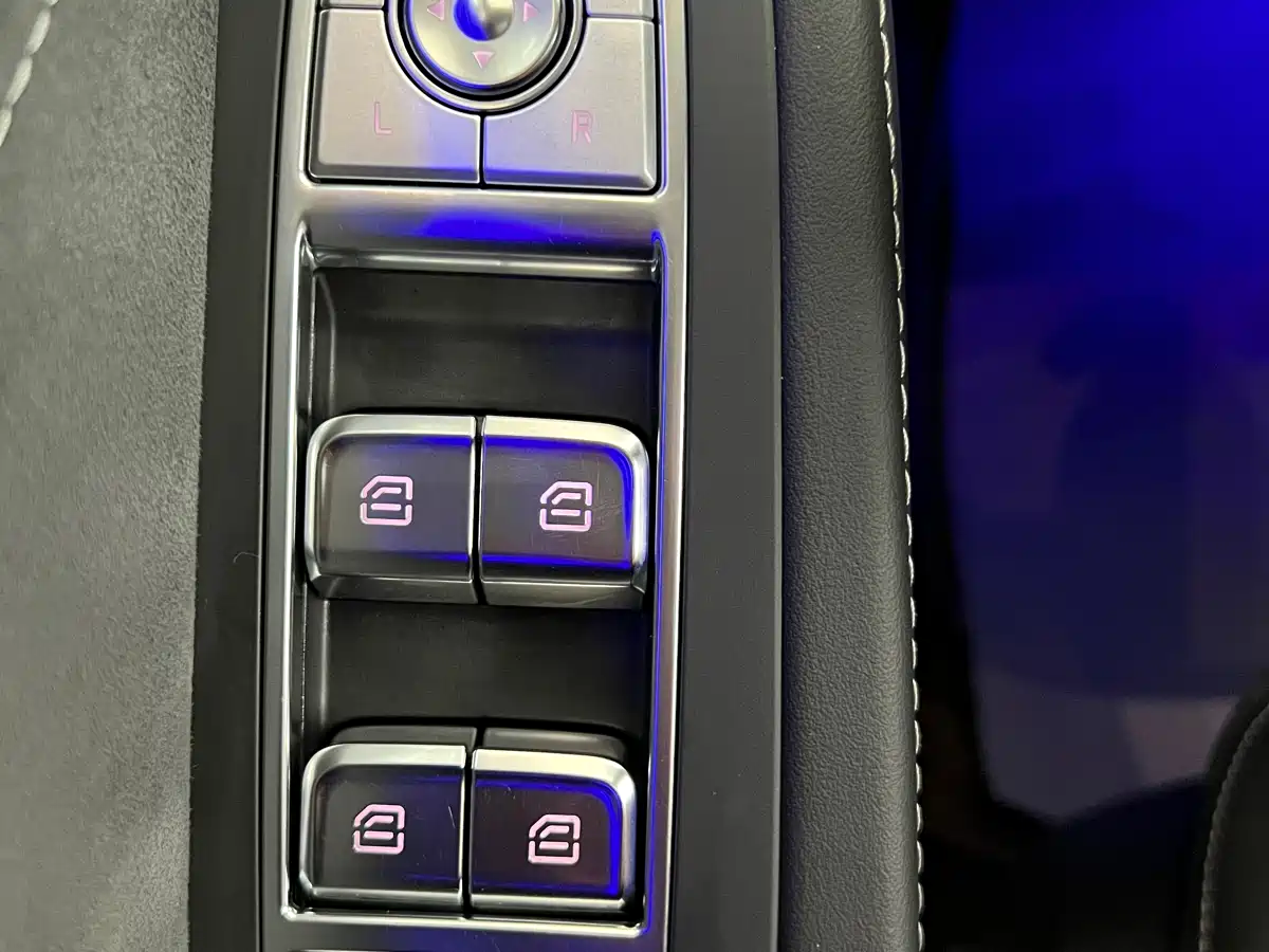 Hongqi H9 2020 2.0T Smart Connection Qi Chang Edition фото 23
