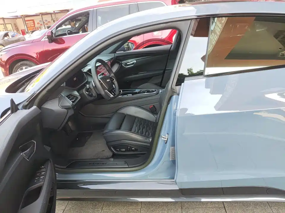 Audi e-tron GT 2024 2023 Base Model