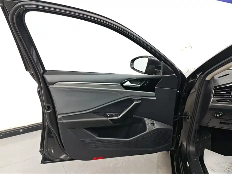 Volkswagen Sagitar 2022 280TSI DSG Soaring Edition фото 7