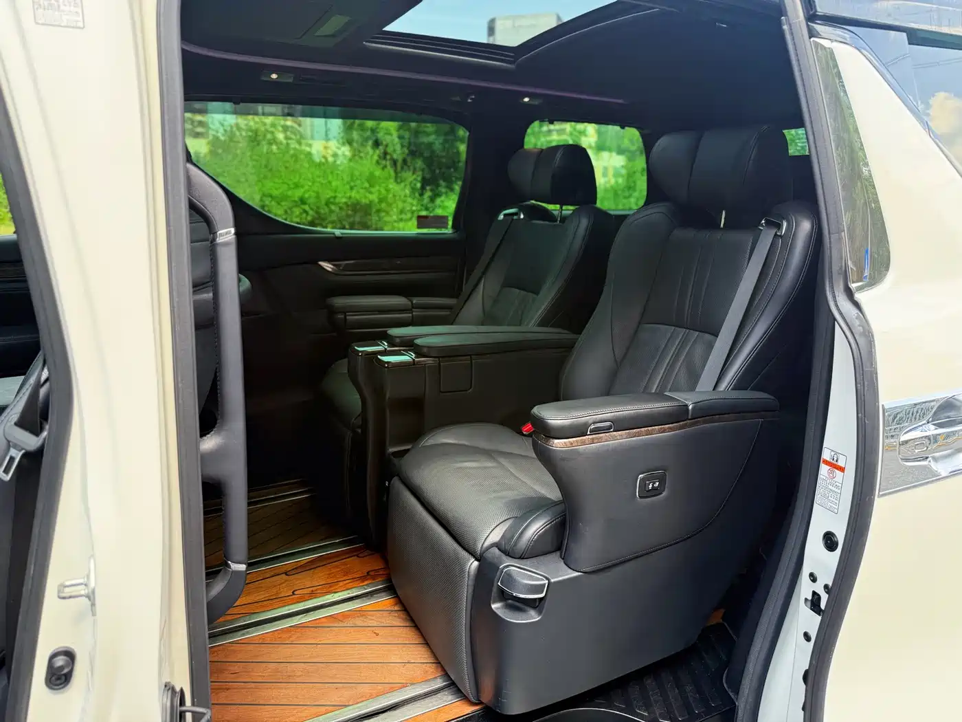 Toyota Vellfire 2021 2020 Twin Engine 2.5L HV Premium Edition