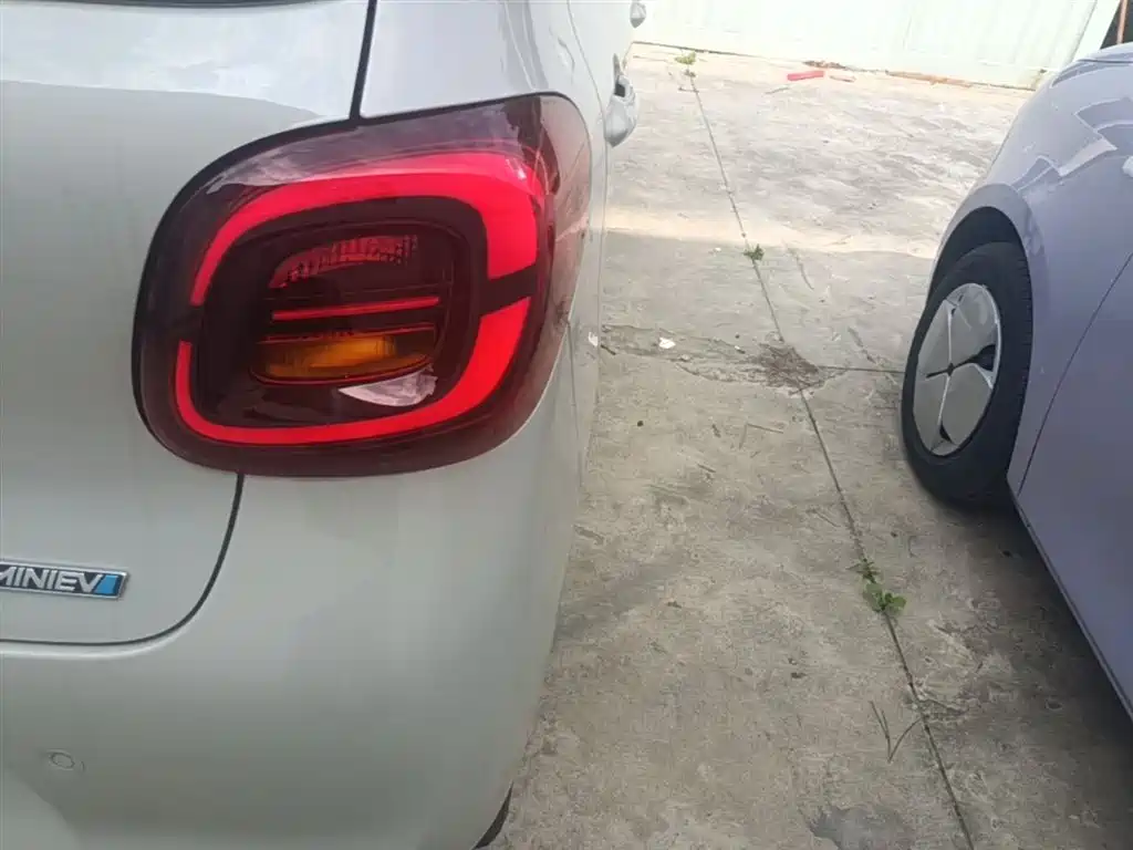 Wuling Motors Hongguang MINIEV 2026 2025 4-Door Advanced