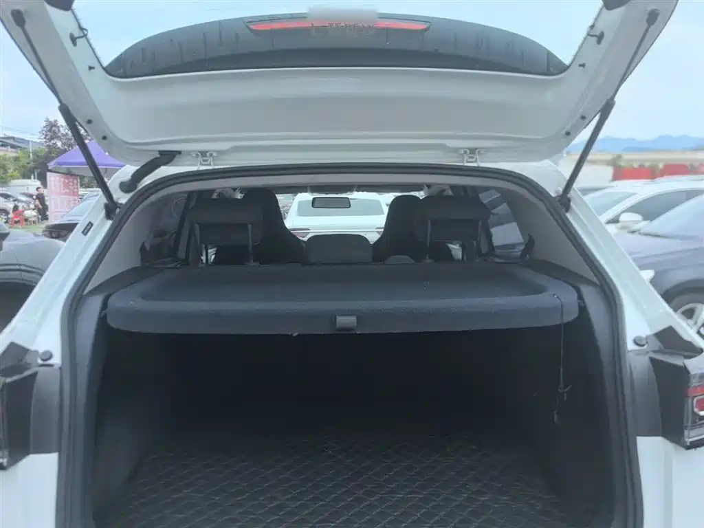Volkswagen Tharu 2025 Model Rising Star 1.5L Advance Edition фото 15