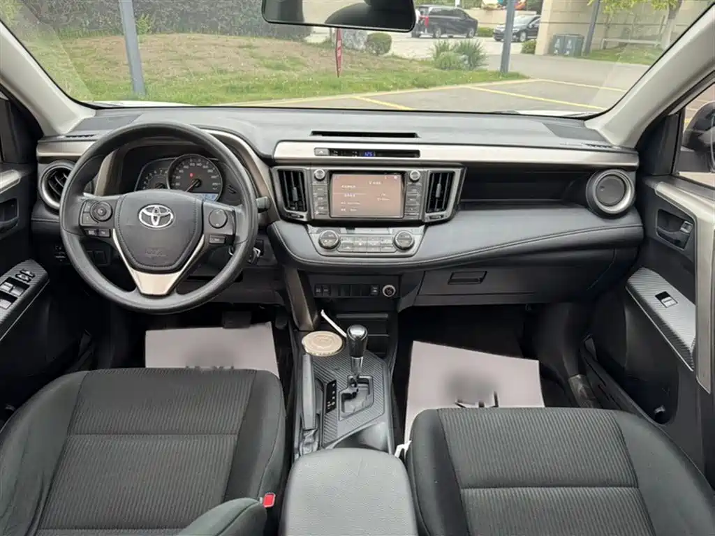 Toyota RAV4 Rongfang 2015 2.0L CVT 2WD Trend Edition фото 10