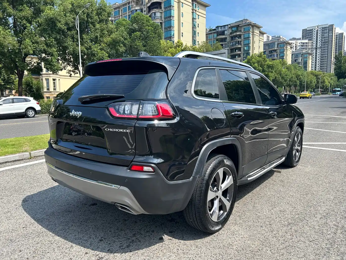 Jeep Cherokee 2021 2020 2.0T 2WD Leading Edition