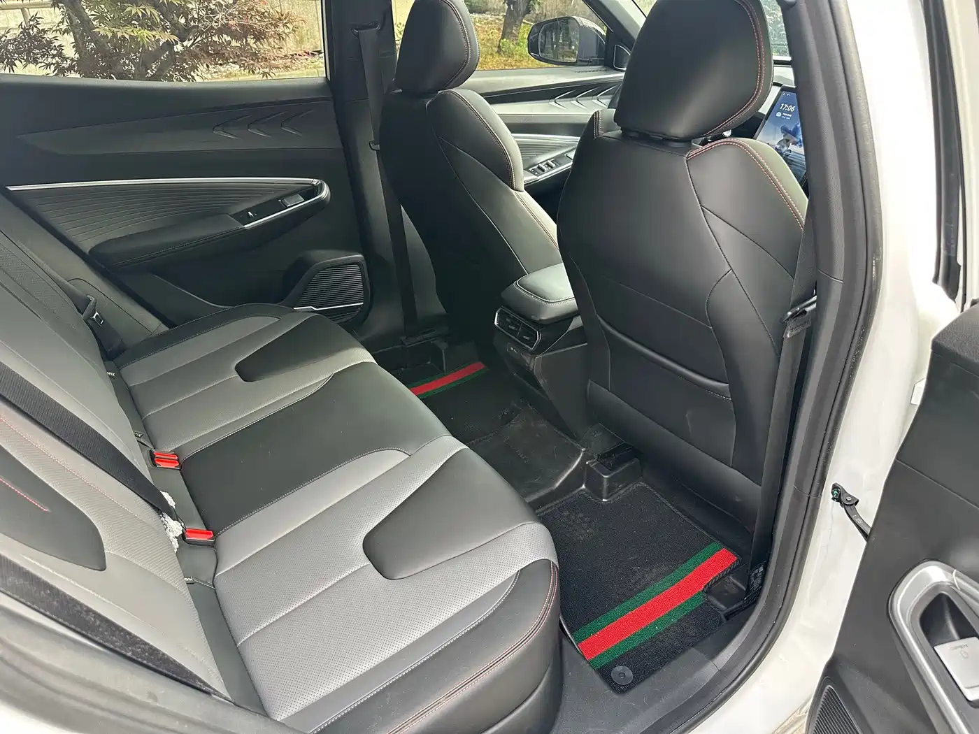 Фото 8 - Geely Boyue