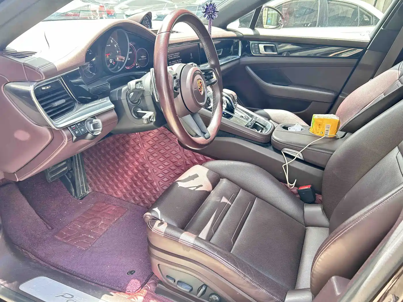 Photo 16 - Porsche Panamera