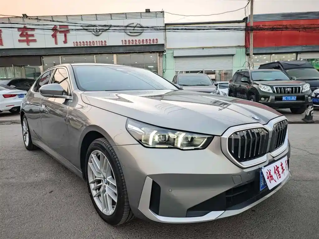 BMW 5 Series 2024 525Li Luxury Package фото 3
