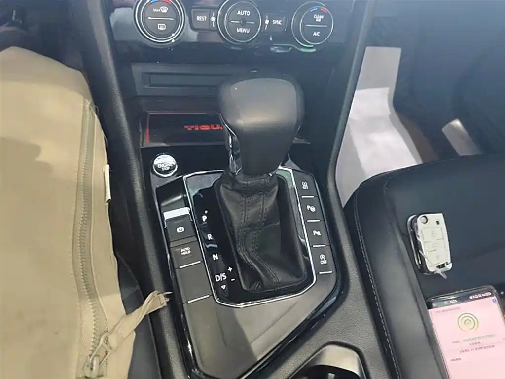 Volkswagen Tiguan L 2019 330TSI Automatic 2WD Smart Luxury Edition China VI фото 14