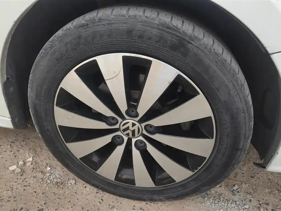Volkswagen Sagitar 2018 1.6L Automatic Comfort фото 6