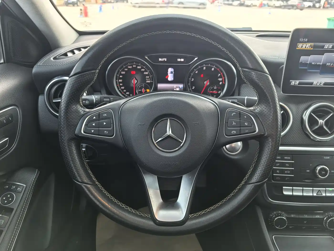 Mercedes-Benz GLA 2018 GLA 200 Fashion фото 13