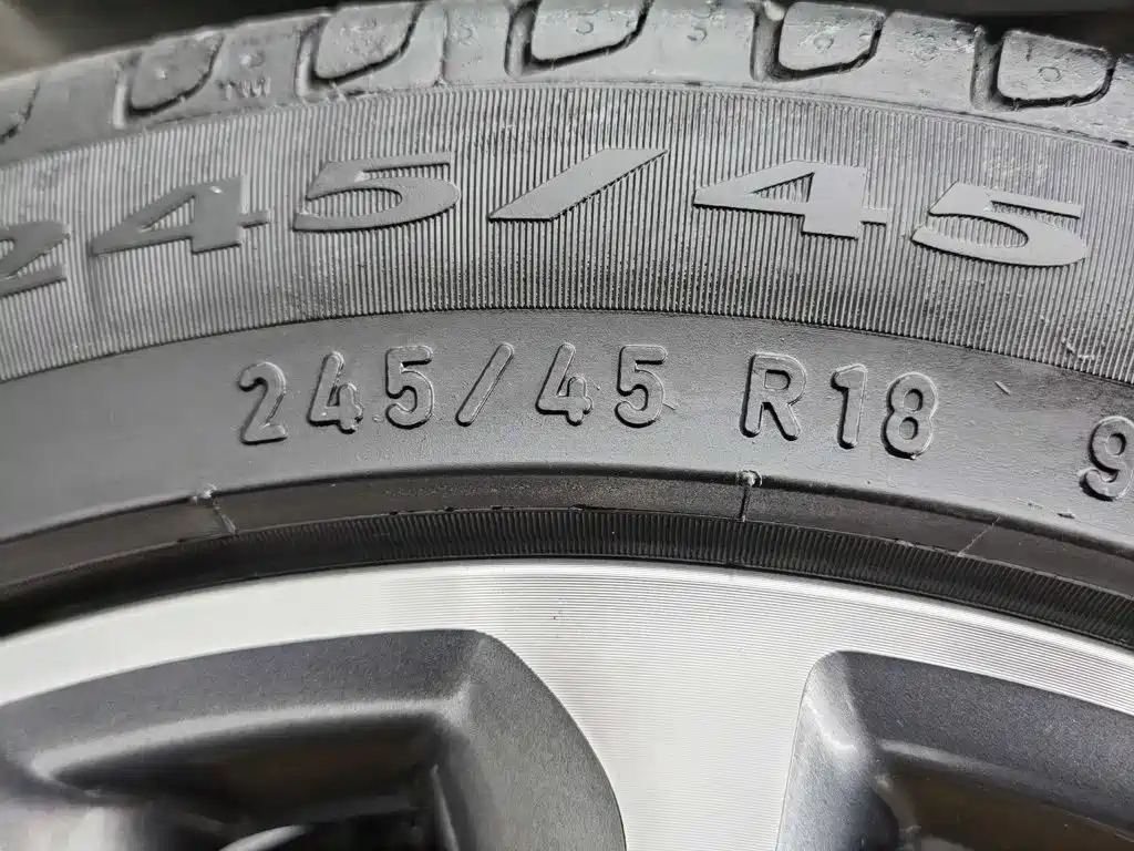 Photo 24 - Mercedes-Benz E-Class