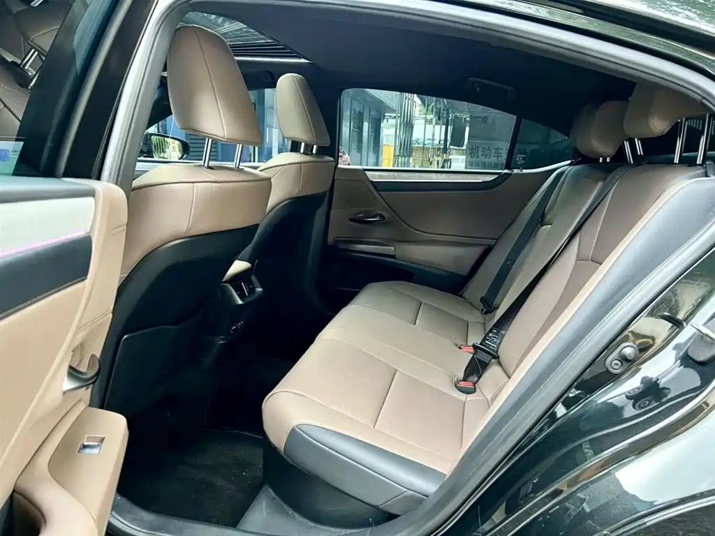Lexus ES 2025 300h Ultimate Edition фото 6