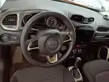 Photo 11 - Jeep Renegade