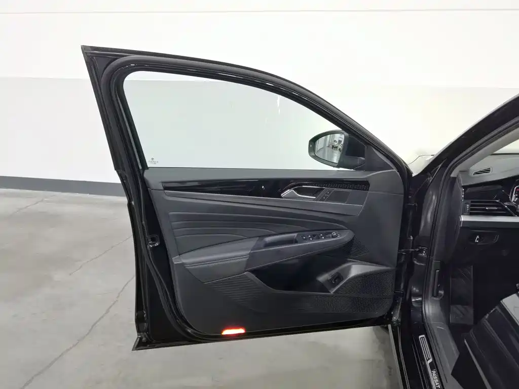 Фото 8 - Volkswagen Passat