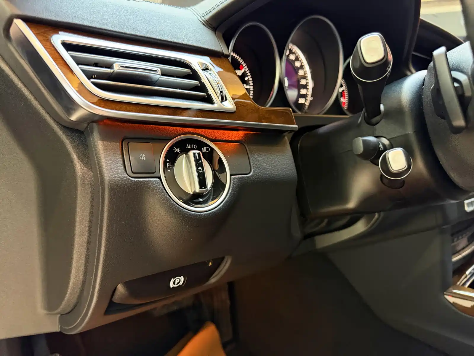 صورة 14 - Mercedes-Benz E-Class