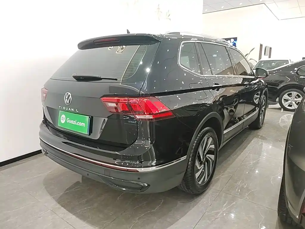 Photo 7 - Volkswagen Tiguan L