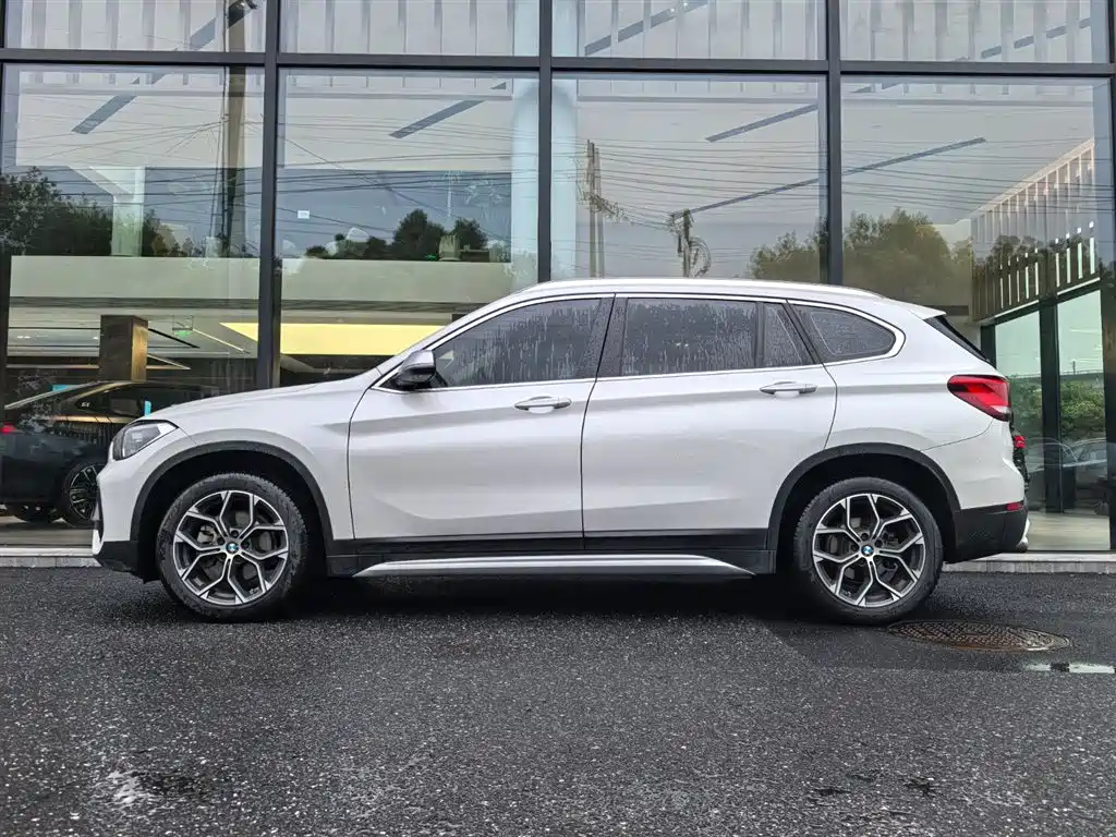 BMW X1 2022 sDrive25Li Leading фото 2