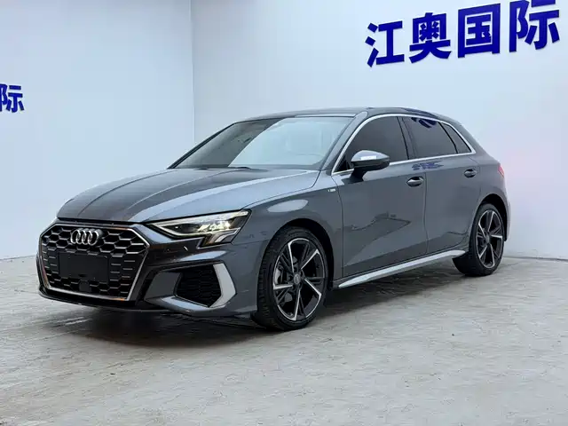 Audi A3 Sportback 35 TFSI, Стиль Спорт