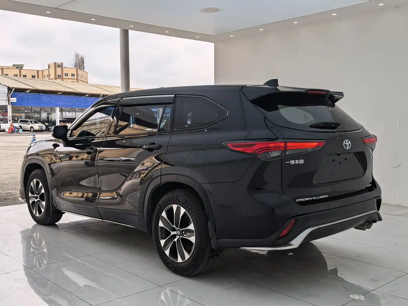 Toyota Crown Kluger 2022 2.5L HEV 4WD Elite Edition фото 14