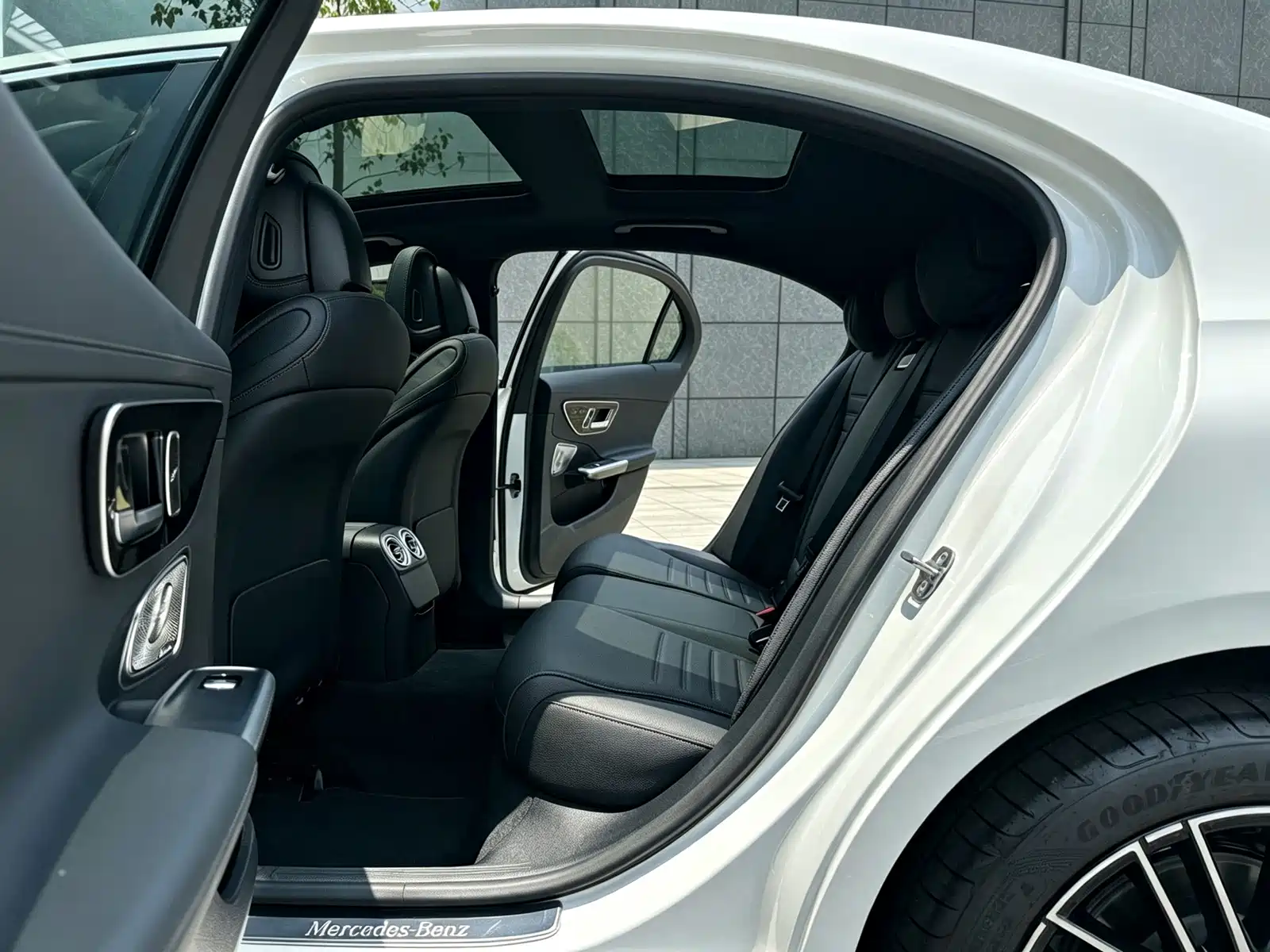 Фото 13 - Mercedes-Benz C-Class