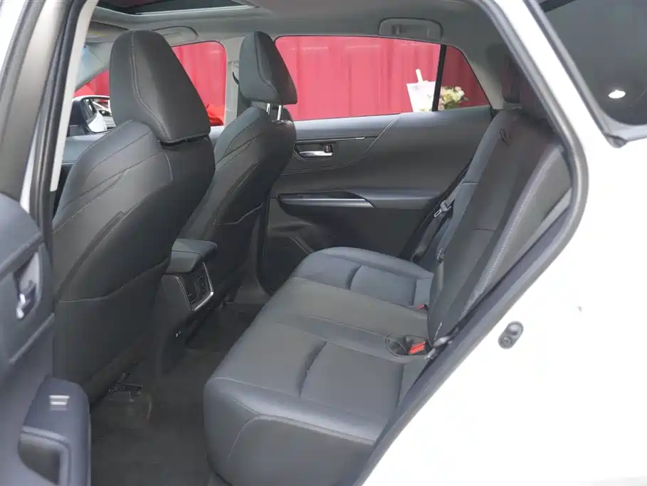 Toyota Venza 2023 2.0L CVT FWD Luxury фото 19