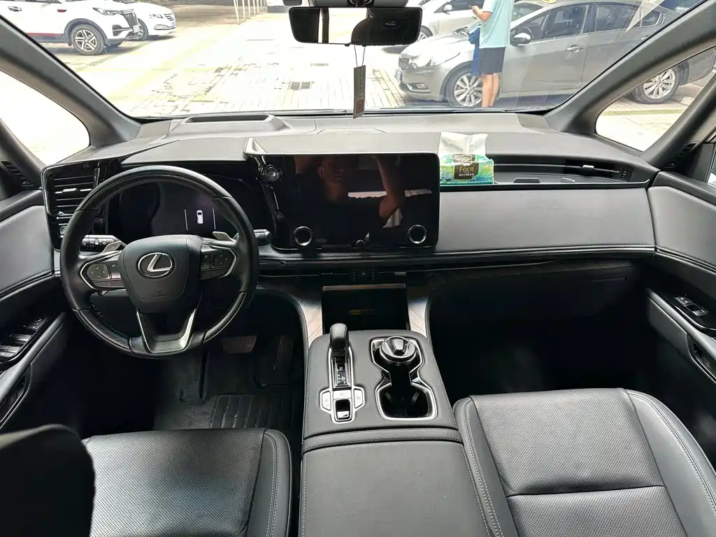 Lexus LM 2025 2023 350h 7-Seater Elegance Edition