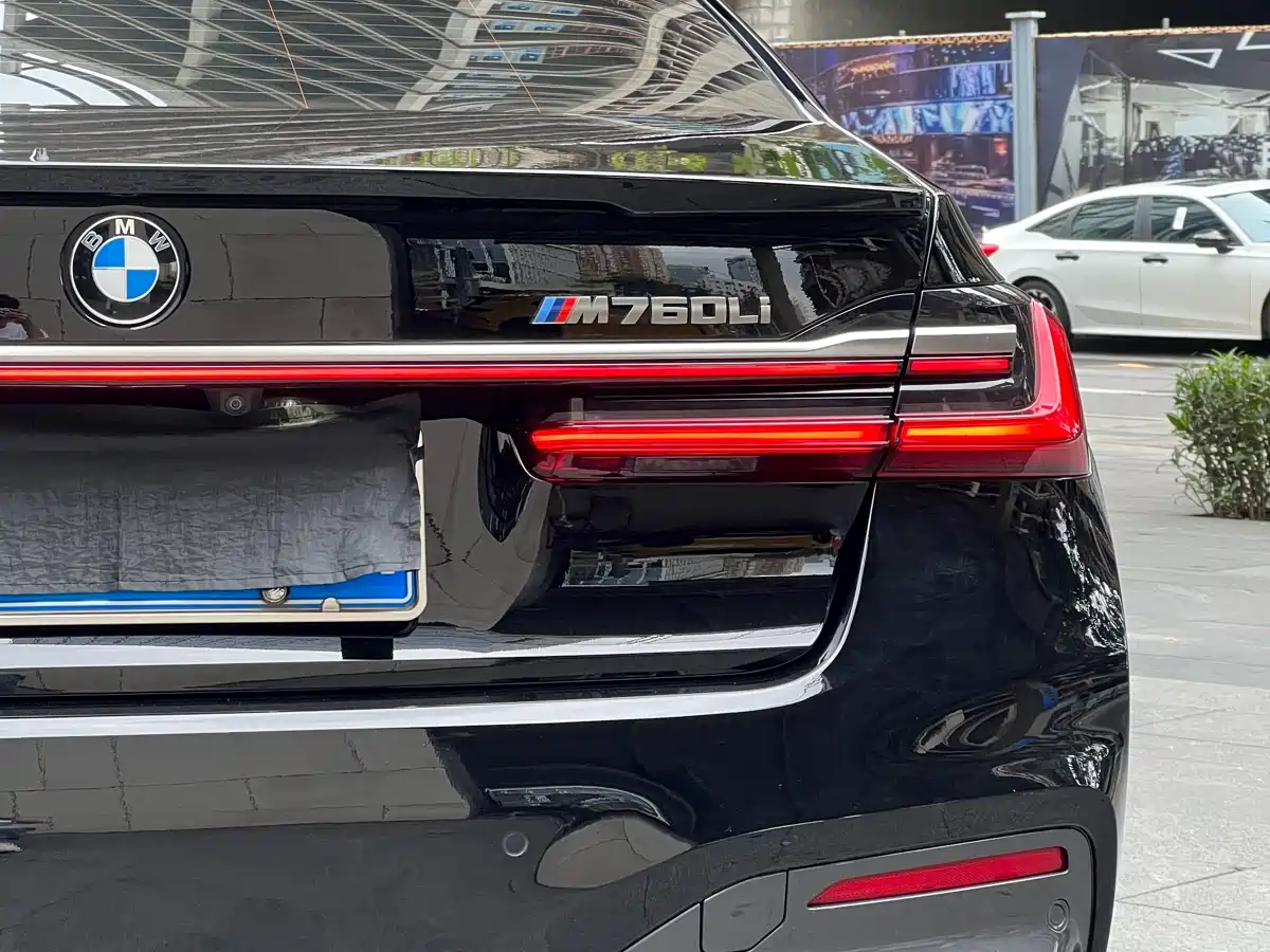 Photo 21 - BMW 7 Series