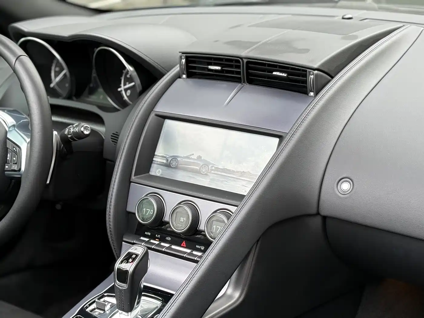 Jaguar F-TYPE 2019 3.0 SC Convertible фото 14