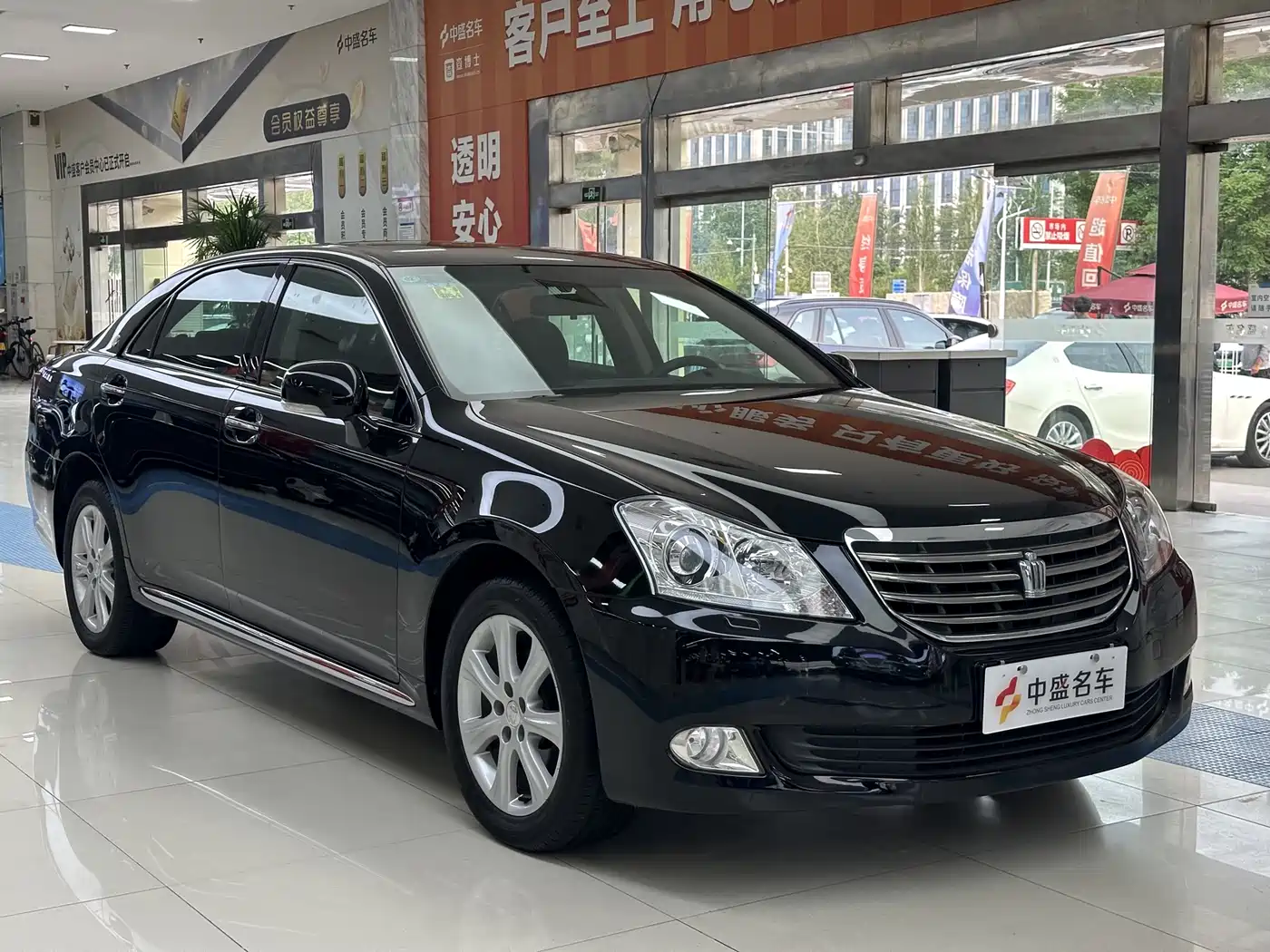 Toyota Crown 2010 3.0L Royal Saloon фото 3