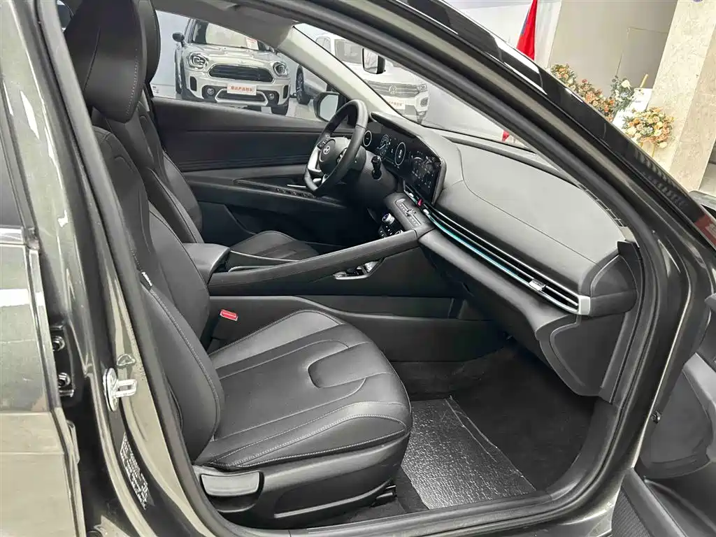 Hyundai Elantra 2023 1.5L CVT TOP Flagship Edition фото 13