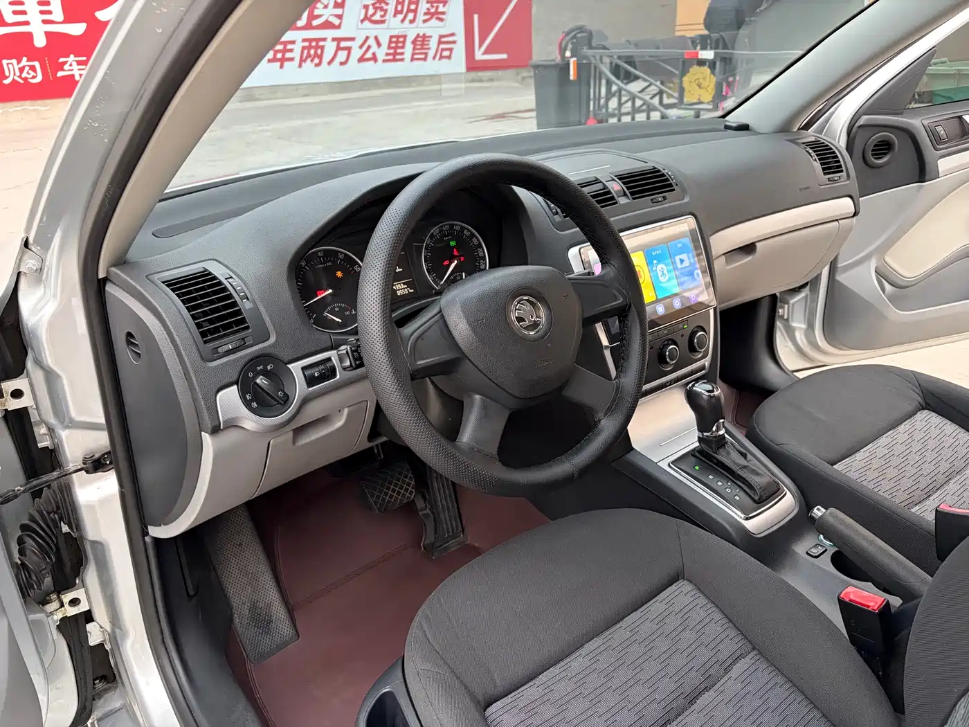 Škoda Octavia 2014 1.6L Auto Yijie Edition фото 4