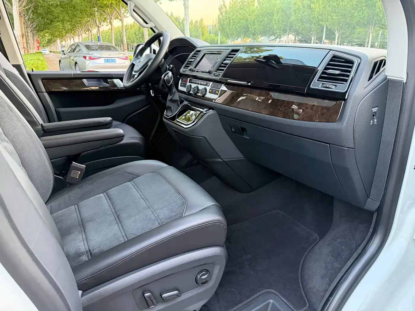 Volkswagen Multivan 2019 2019 2.0TSI 4WD Premium 7-seater